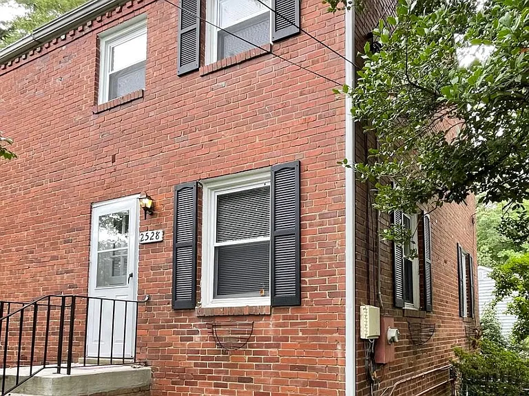 2528 N Winchester St — Photo 2
