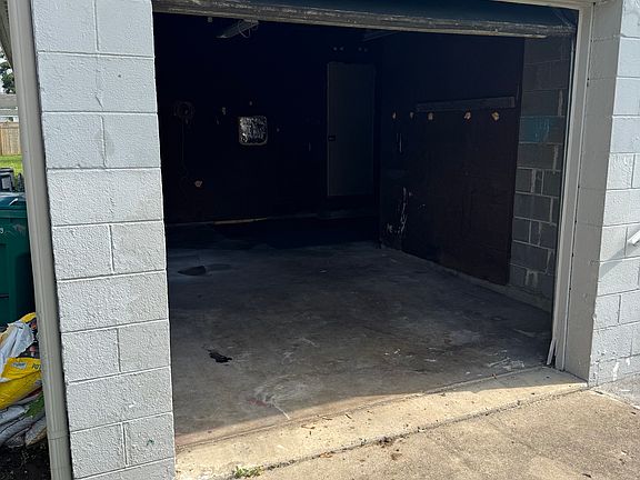 2nd image of 864 Harlan St #2