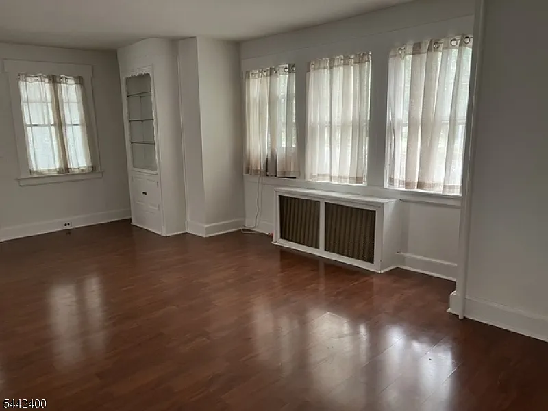2 bed, 1.0 bath, $2,650 — Photo 2