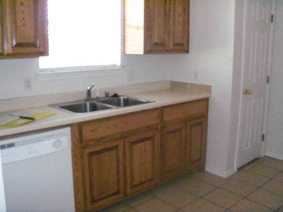 4th image of 3102 Loma Dr