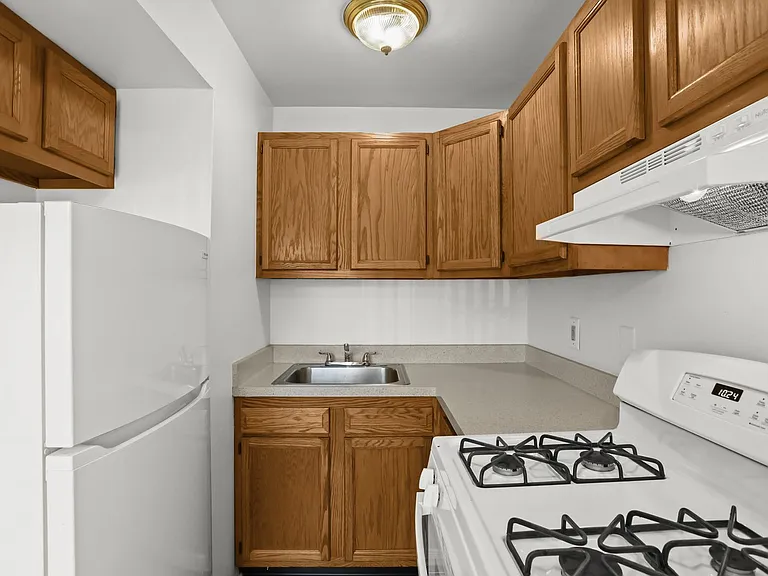 2758 Ackley Ave — Photo 33