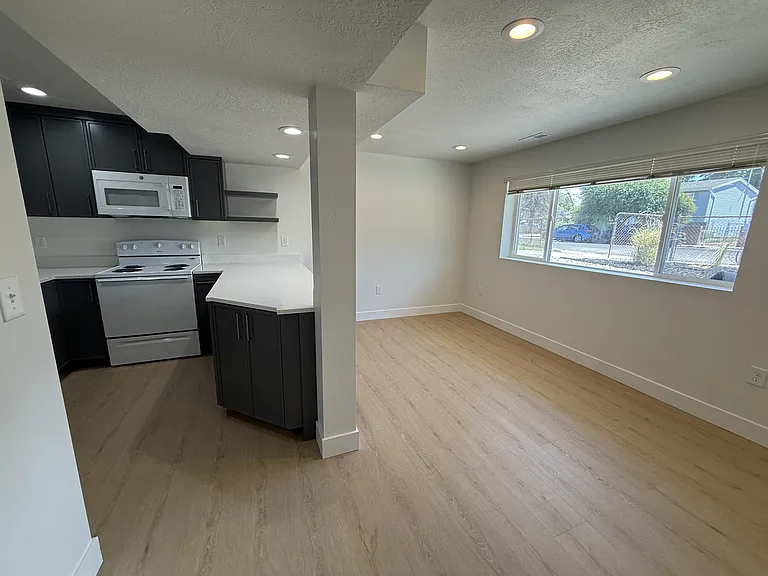 1838 W New York Dr — Photo 11