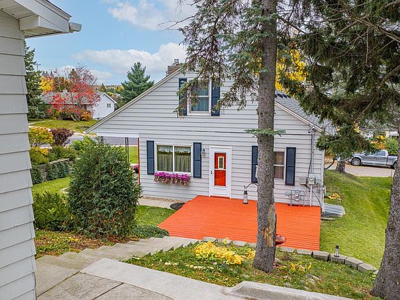 5th image of 1002 Jones St
