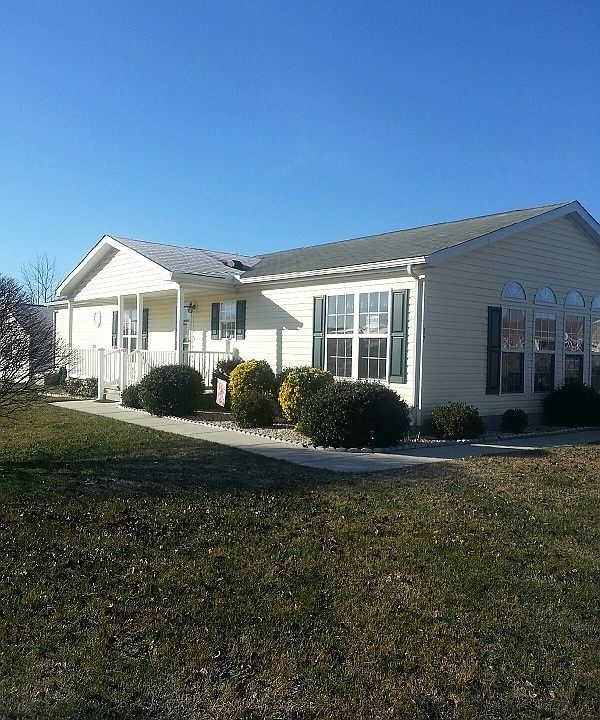 1st image of 17 Aaron Ln