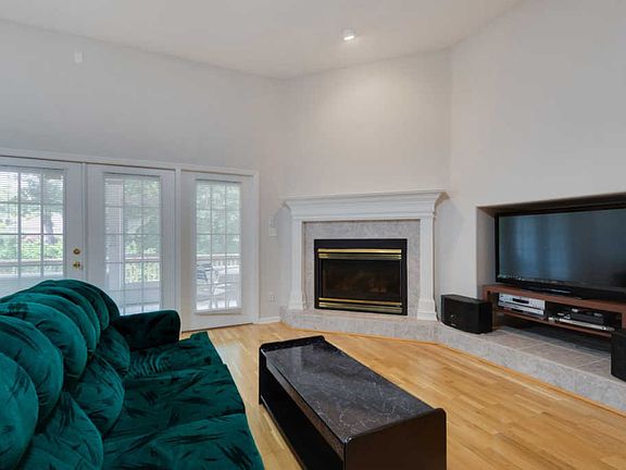 5th image of 8582 Marquis St