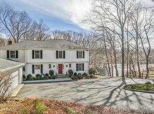 105 Chestnut Hill Ln, Stamford, CT 06903