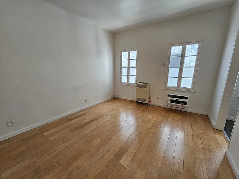 839 Parkman Ave — Photo 4