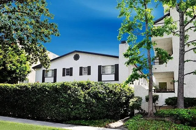 2 bed, 2.5 bath, 1200 sqft, $2,850 — Photo 1