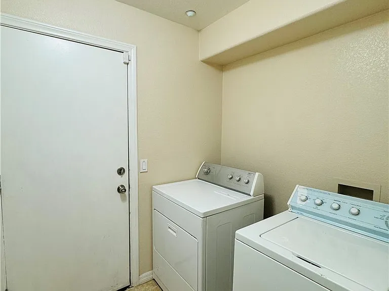 9160 Dimpled Ct — Photo 24