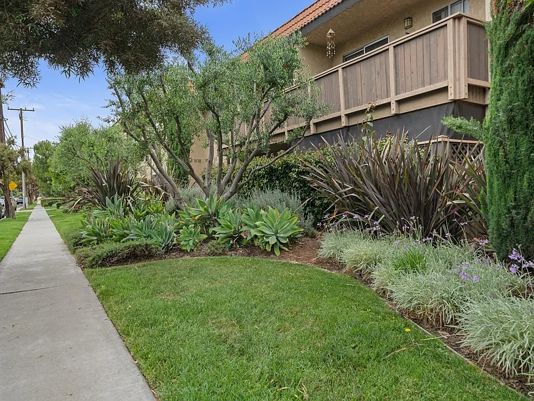 Tuscany Apartments — Photo 21