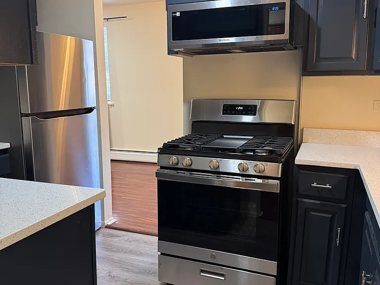 7320 N Rogers Ave #215 — Photo 3