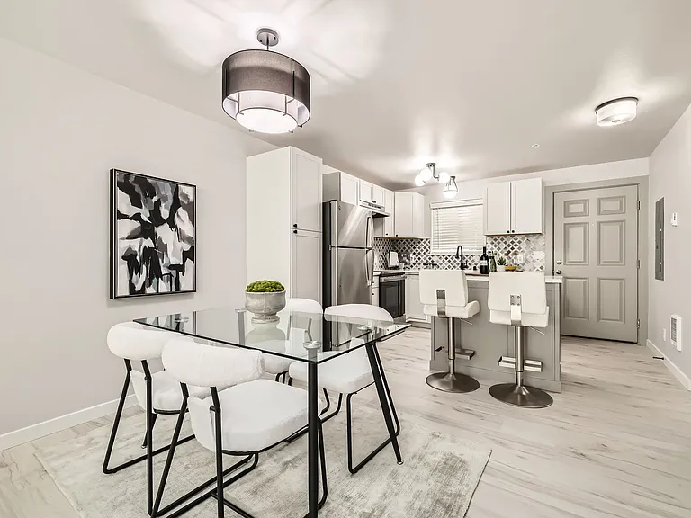 Evergreen Townhomes — Photo 30