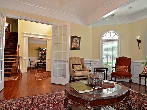 4th image of 509 Knob Hill Ct E