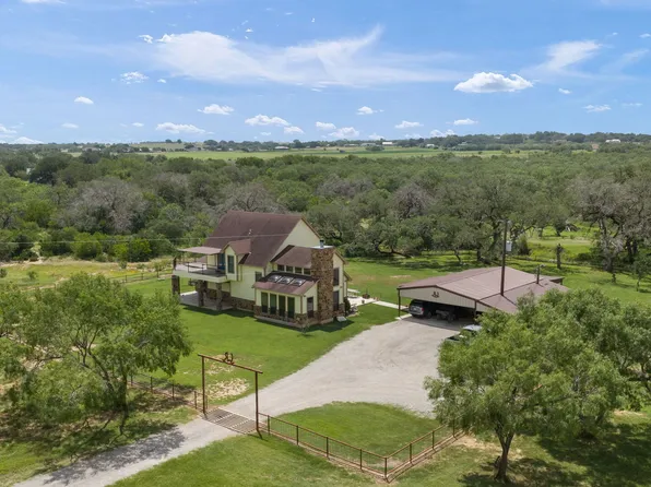 11970 SULPHUR SPRINGS RD, Adkins, TX 78101