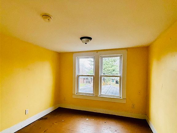 2nd image of 406 E Madison St