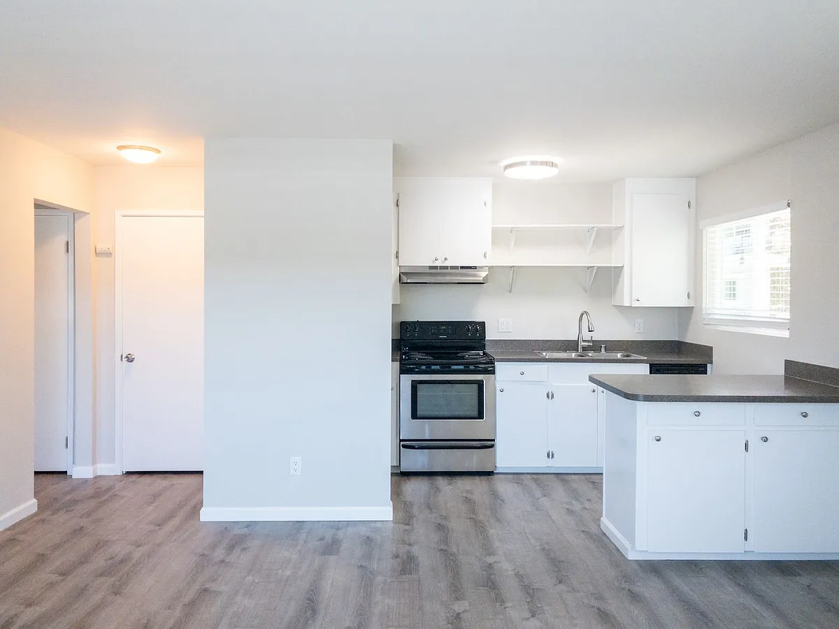 Building Photo - 11 S Knoll Rd #15