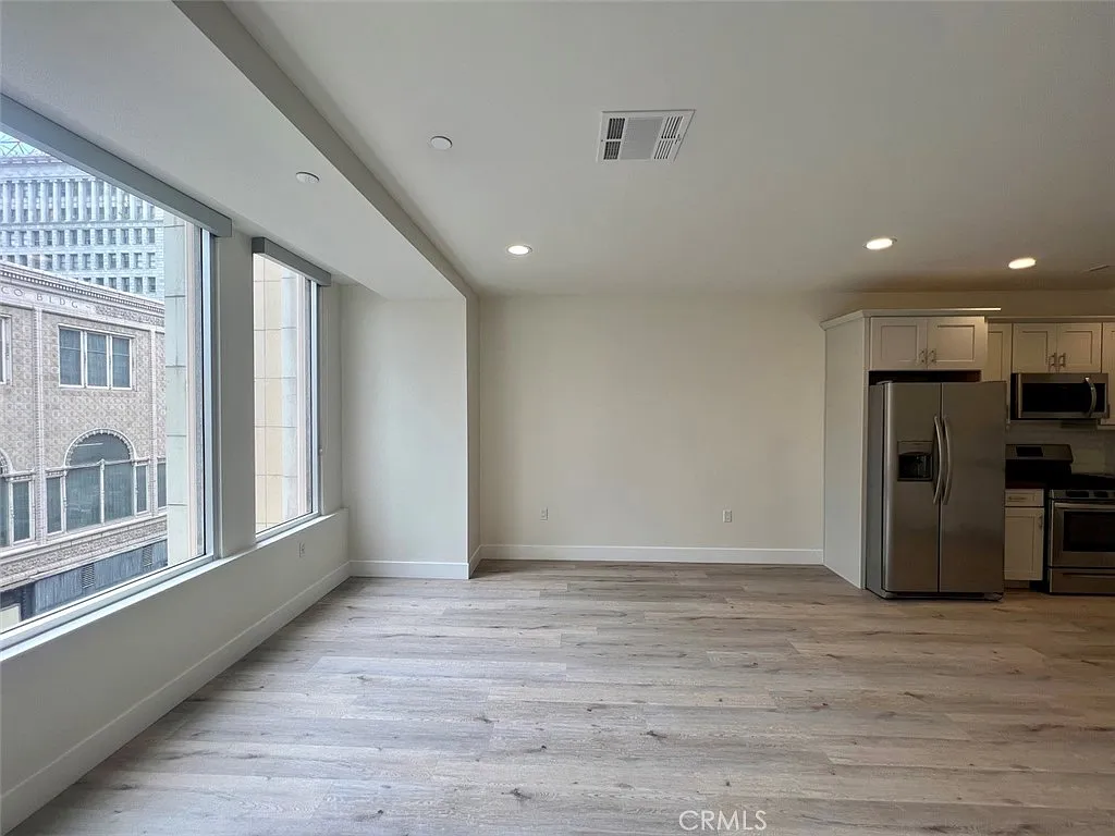 314 W 6th St — Photo 2