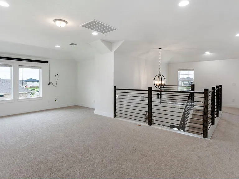 300 Hollister Dr — Photo 30