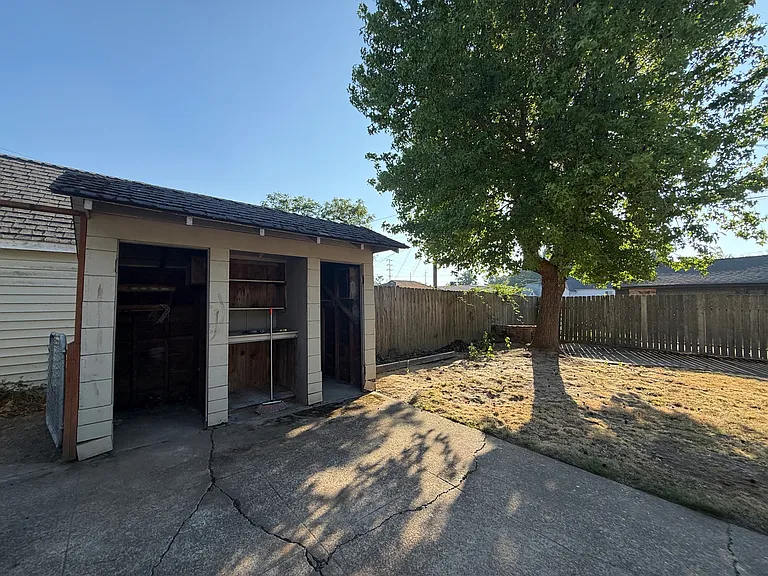 1435 18th St NE — Photo 9