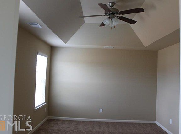4th image of 700 Douglas Cir