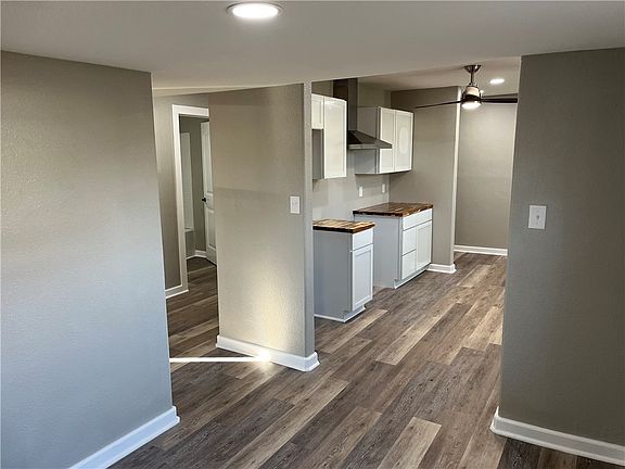5th image of 915 W Main St