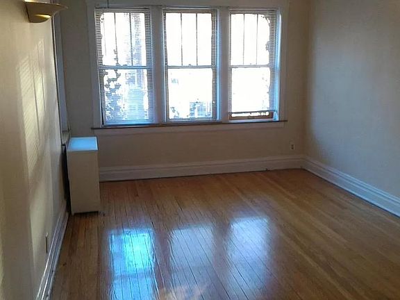 4th image of 121 Home Ave APT 2B