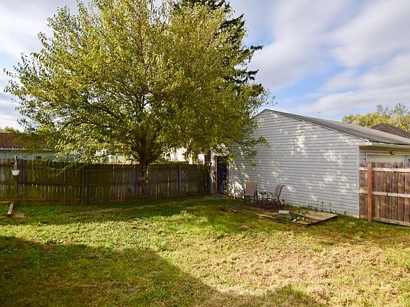 3rd image of 813 Uncapher Ave