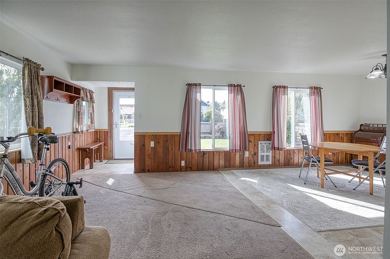 5th image of 1108 Stockwell Street