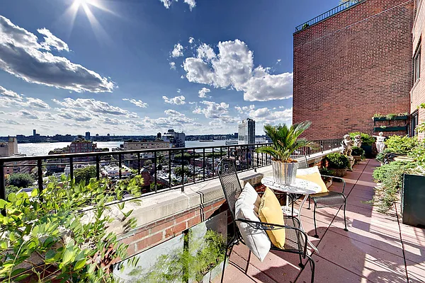 Sold by Compass | media 12