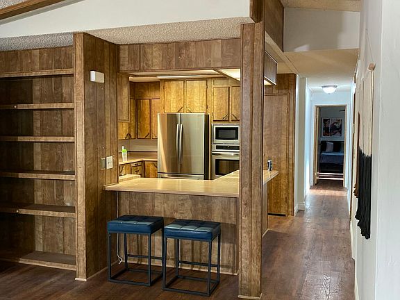 Eating Bar and Full Kitchen
