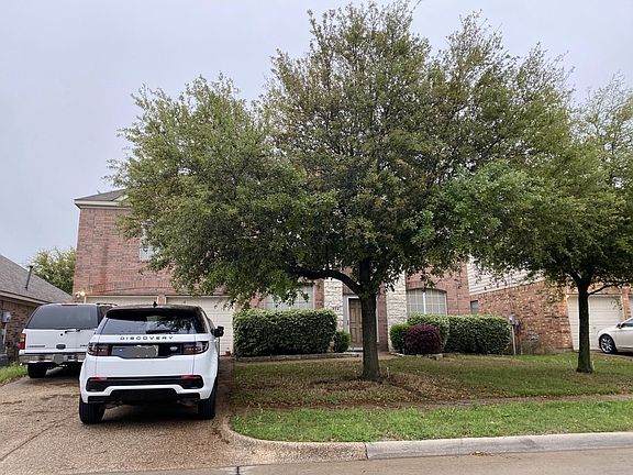 2nd image of 824 Mulberry Ln