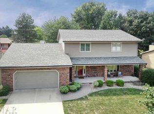 1216 Kim Dr, Bloomington, IL