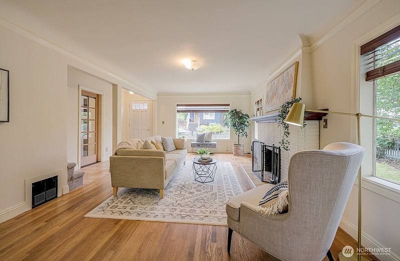 4th image of 2623 39th Avenue SW
