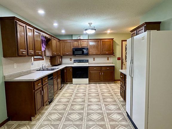 2nd image of 322 S 2nd St