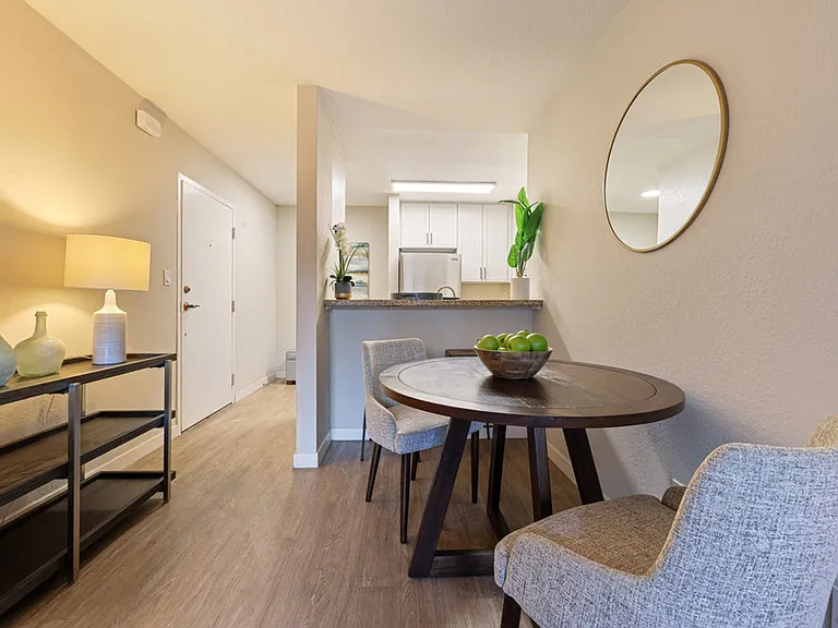 Mesa Palms Apartments — Photo 8