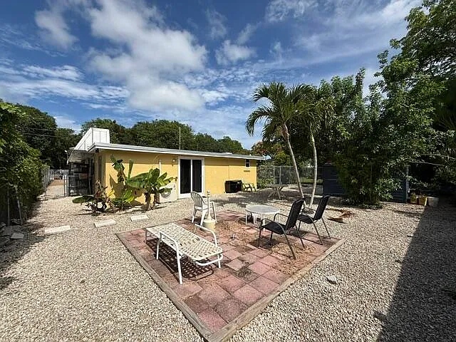 577 Boyd Dr — Photo 2