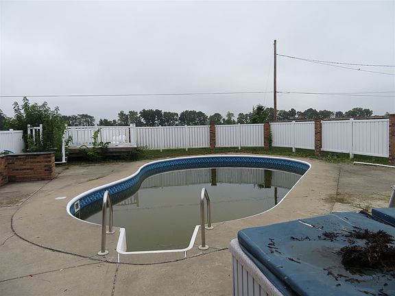 4th image of 2137 W Broadway