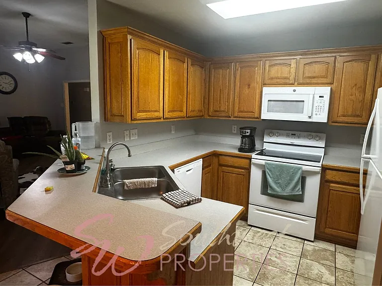 1449 Oakwood Dr — Photo 12