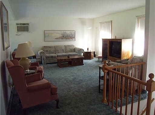 3rd image of 42 Park Hill Dr