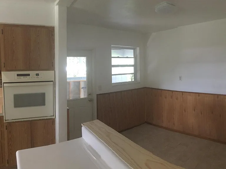 Utah Ave — Photo 13