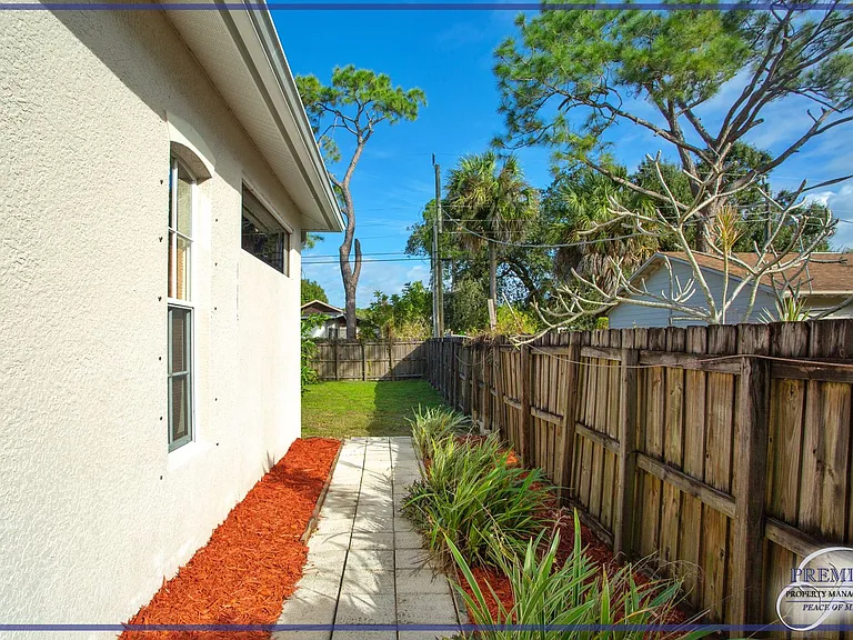 3555 Poinsettia Ave — Photo 34