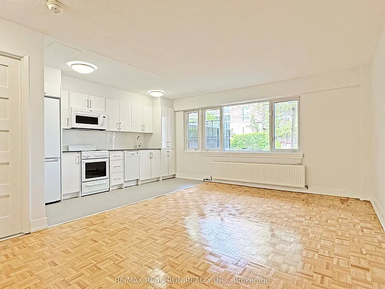 95 Lawton Blvd #B3 — Photo 2