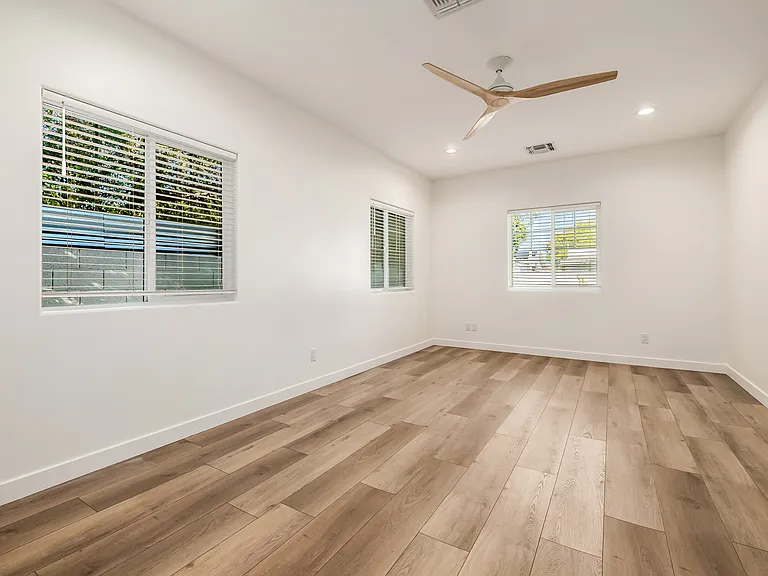 938 E Coronado Rd — Photo 62
