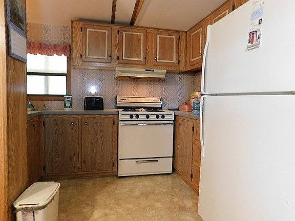 2nd image of 5431 NE 35th St #232