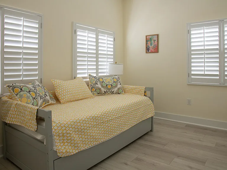 506 N Lakeside Dr — Photo 16