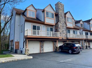 185 Woods Edge Dr, Succasunna, NJ 07876