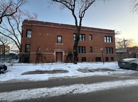 2437 W North Shore Ave, Chicago, IL