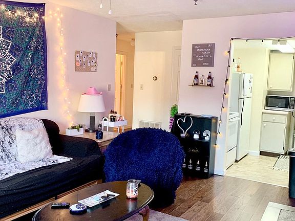 3rd image of 305 1st St APT 2