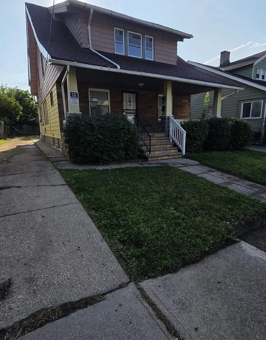 2 bed, 1.0 bath, $950 — Photo 1