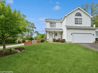 1001 Grant Pl, Wauconda, IL